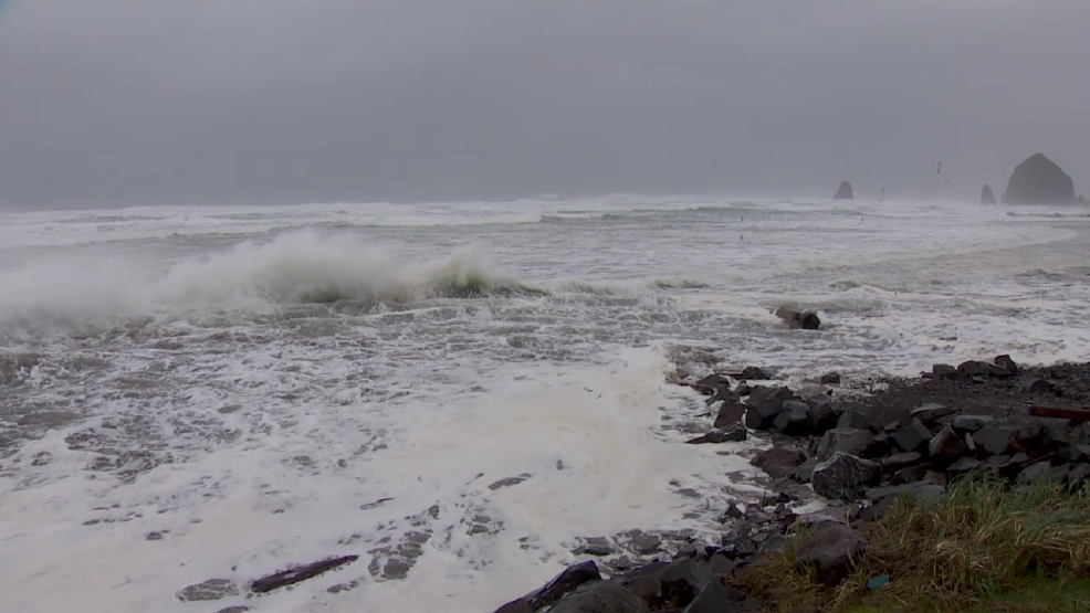 Hurricane force winds batter Oregon coast, killing 1 KATU
