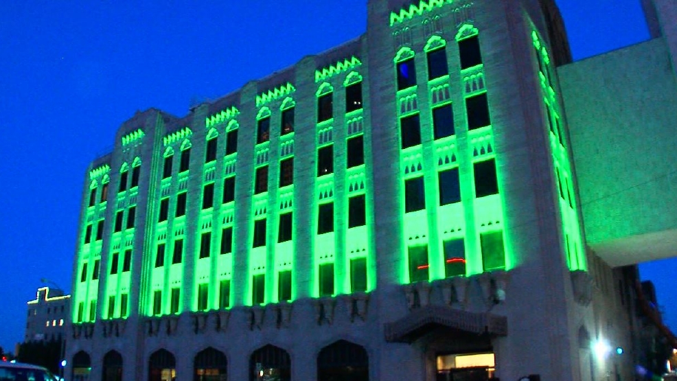 Tulsa's newest apartment building lights up for open house KTUL