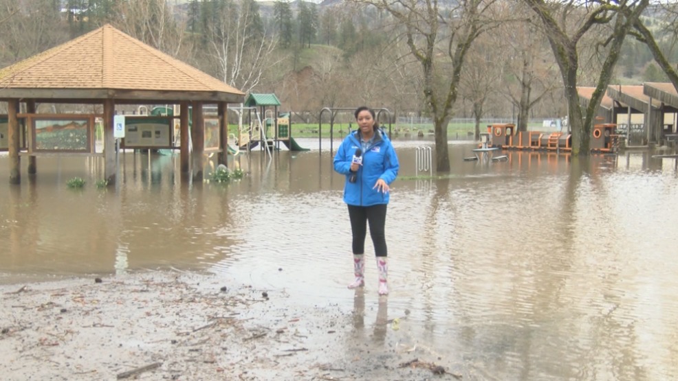 Orofino inmates pitch in to help with sandbagging for Kamiah flood