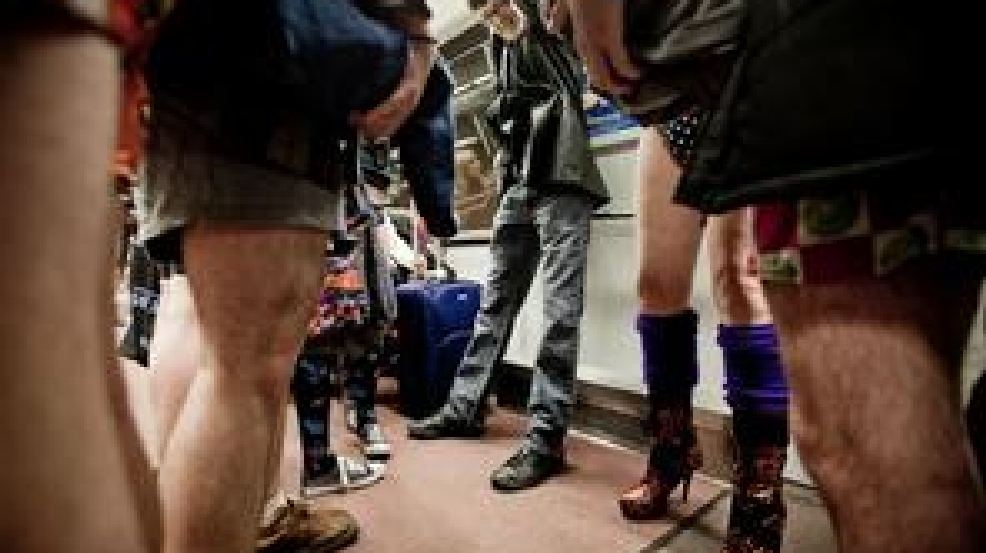 nopantsmetro-westcott-0109-022_296.jpg