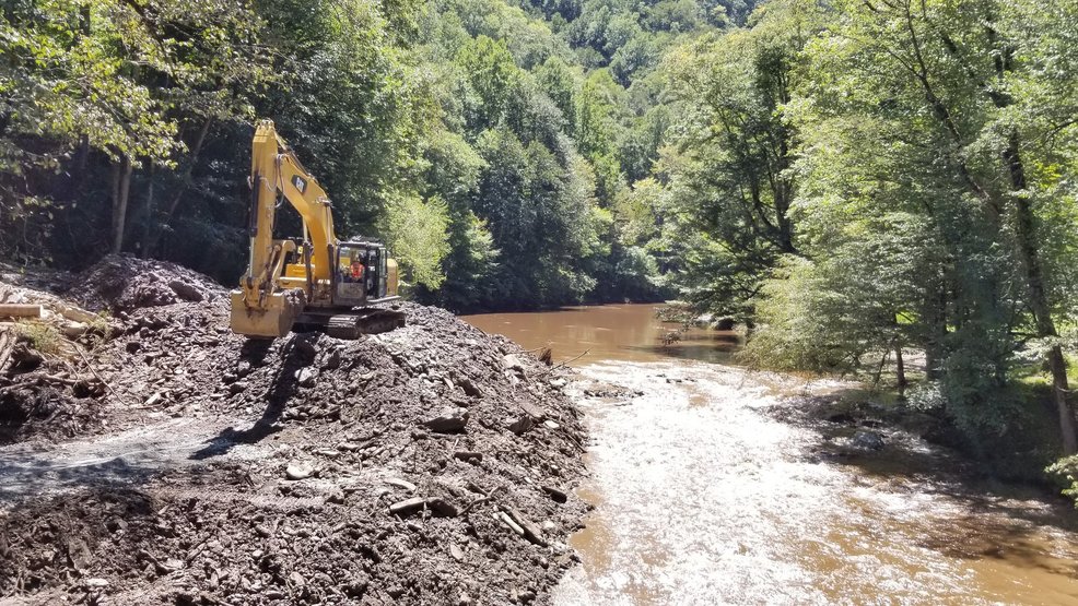 Crews remove landslide debris from 2 more Nantahala River sites WLOS