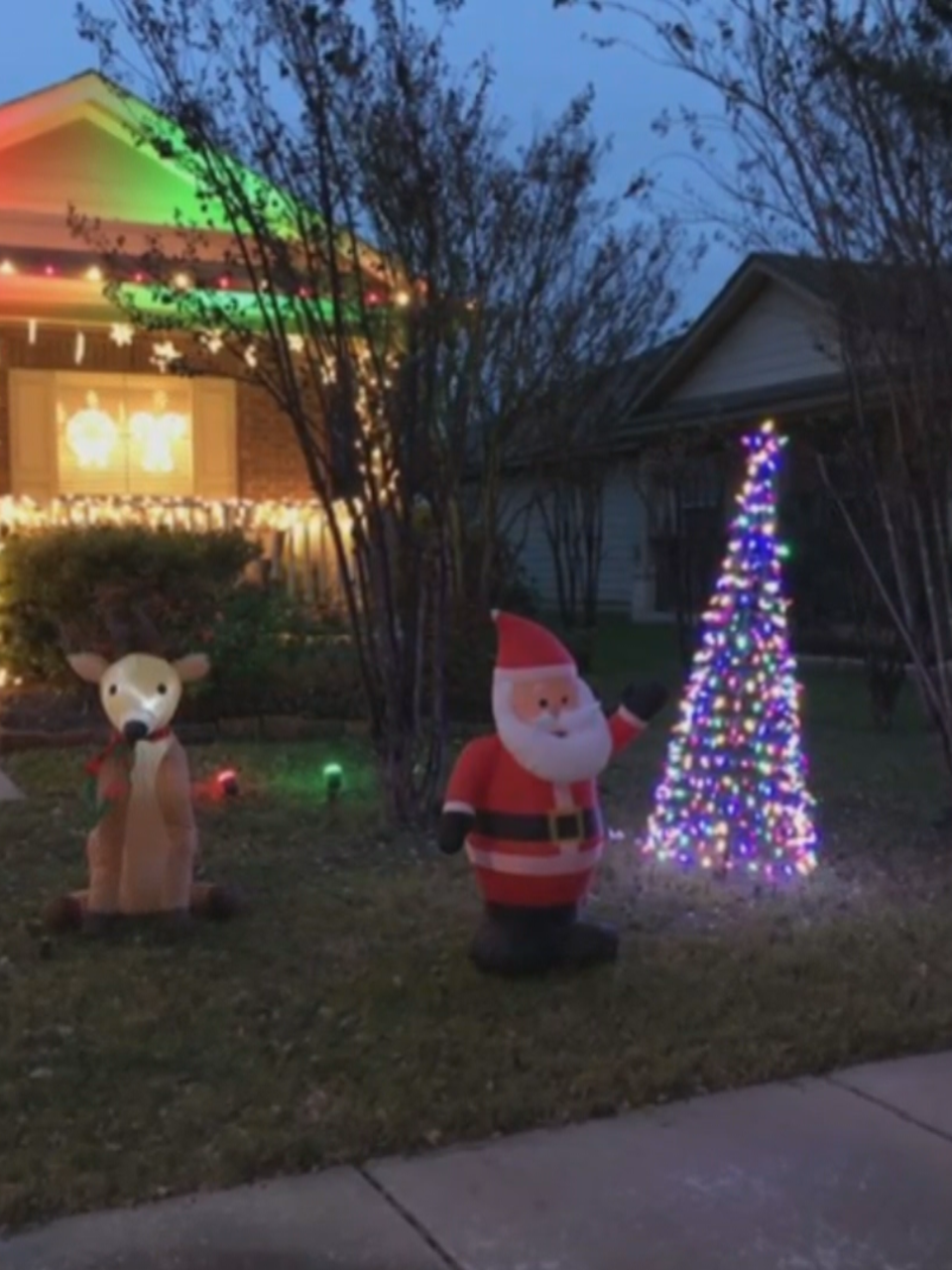 Grinch Steals Pflugerville Family S Christmas Decorations From