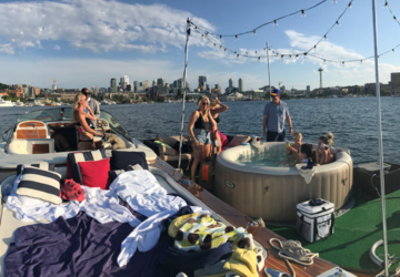 Next Level Alert You Can Rent A Floating Hot Tub On Lake