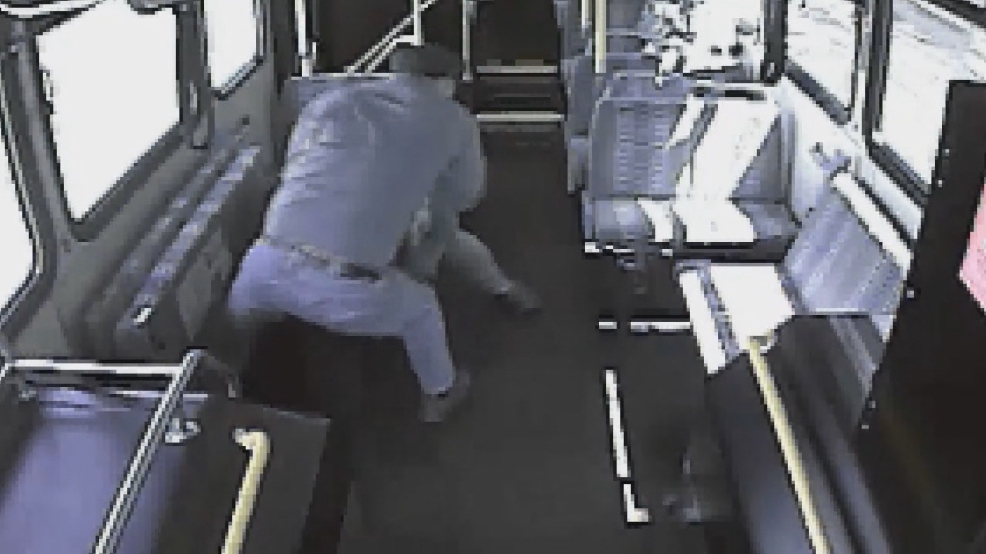 Video Man Kicks Chokes Passenger Driver On Board Pt Angeles Bus Komo 