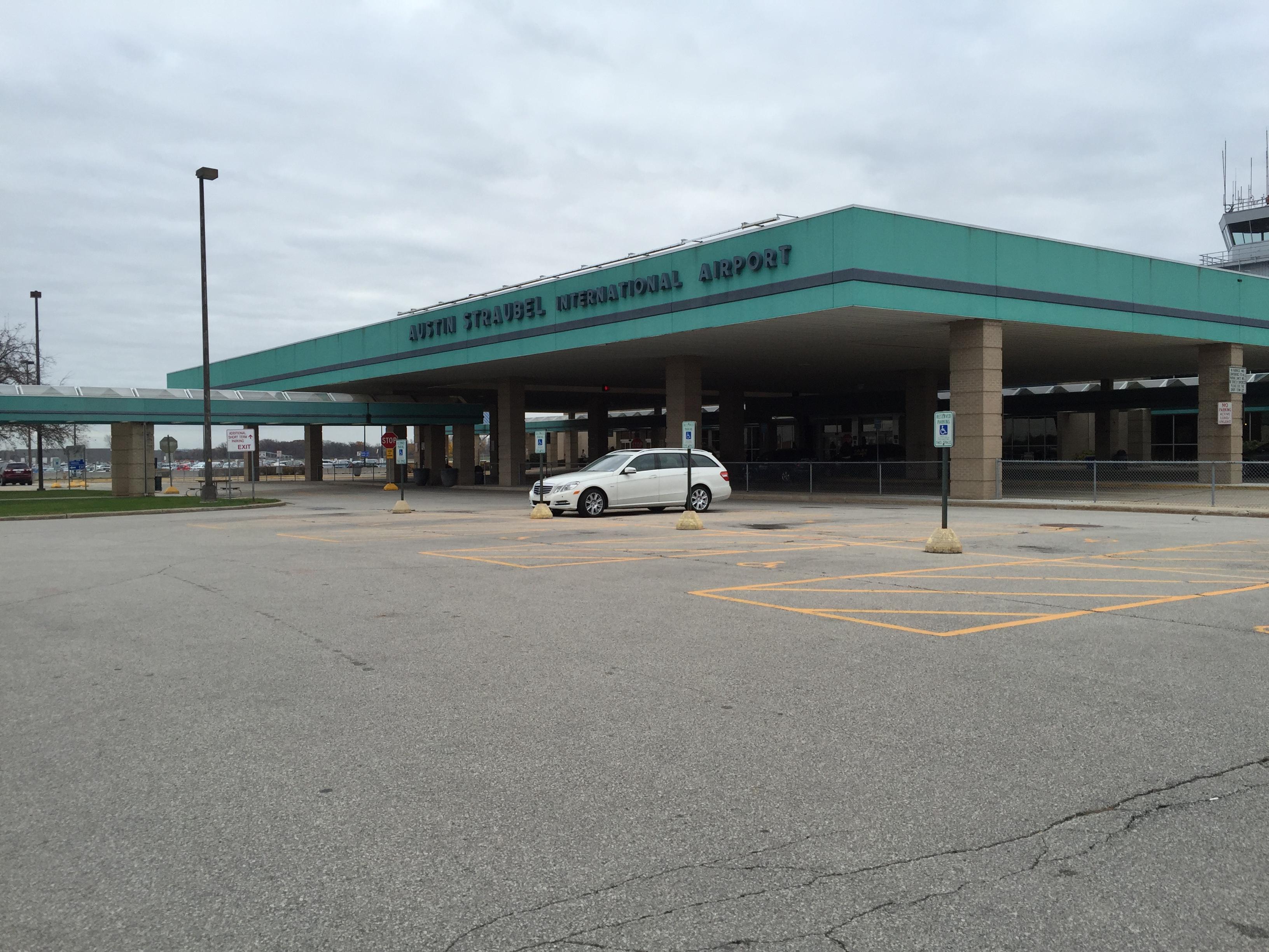 'Green Bay' officially added to Austin Straubel airport name WLUK