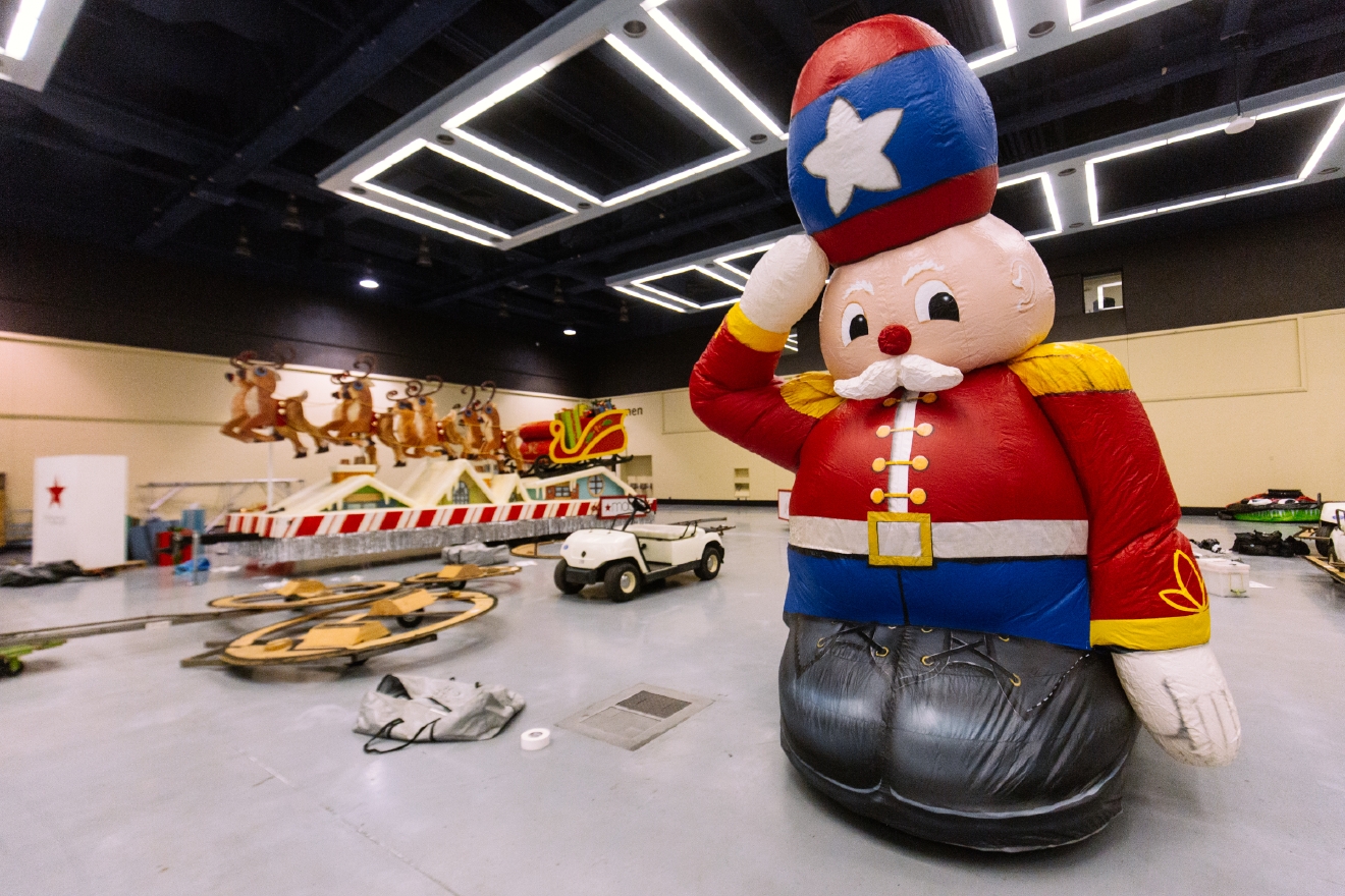 Photos: Behind the Scenes of the 26th annual Macy's Holiday Parade