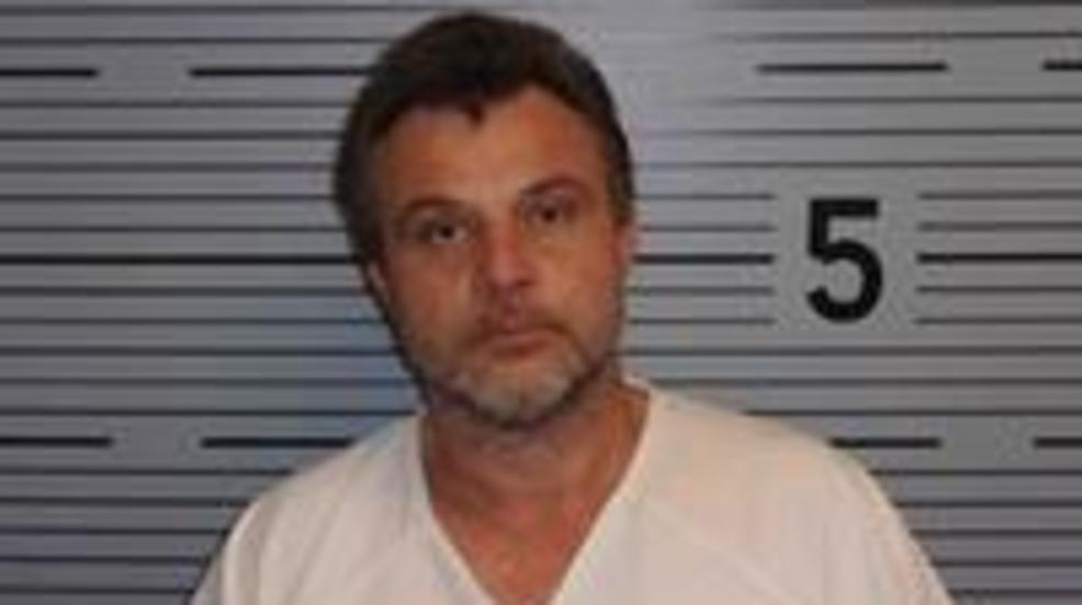 Police: Alabama man tried to blow up mom with propane